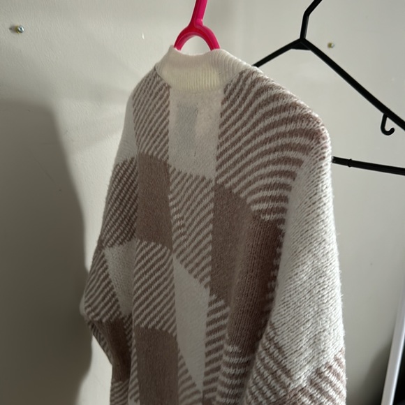 Lovely sweeter - Picture 2 of 3